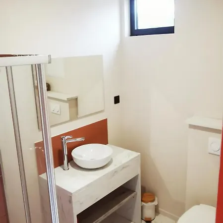 Apartament Chez Aurel Et Nico. La Lande-de-Fronsac