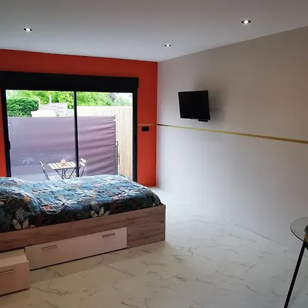 Chez Aurel Et Nico. Apartament La Lande-de-Fronsac